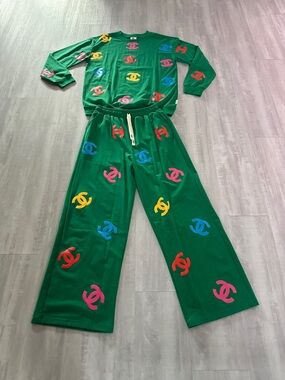 Green Logo-Print Lounge Set with Multicolor Motifs